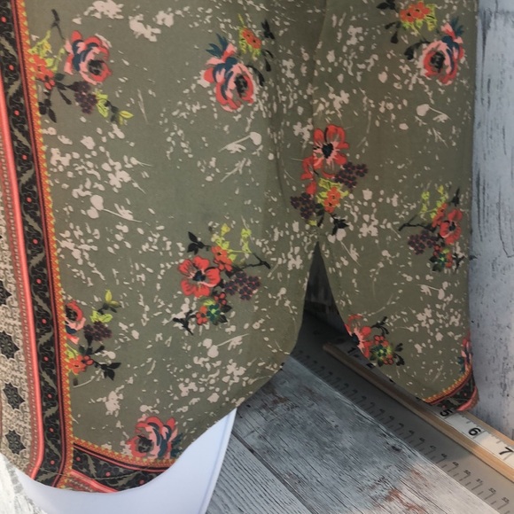 Tobi Boho Double V-Neck Tank Top Medium - Picture 4 of 9